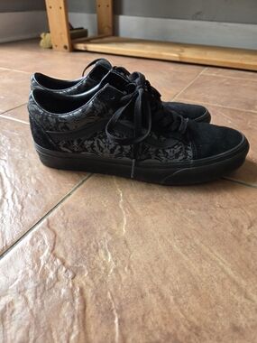 Vans Women's Black Gothic Floral Old Skool Sneakers
